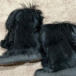Oscar Sport fur boots…long hair